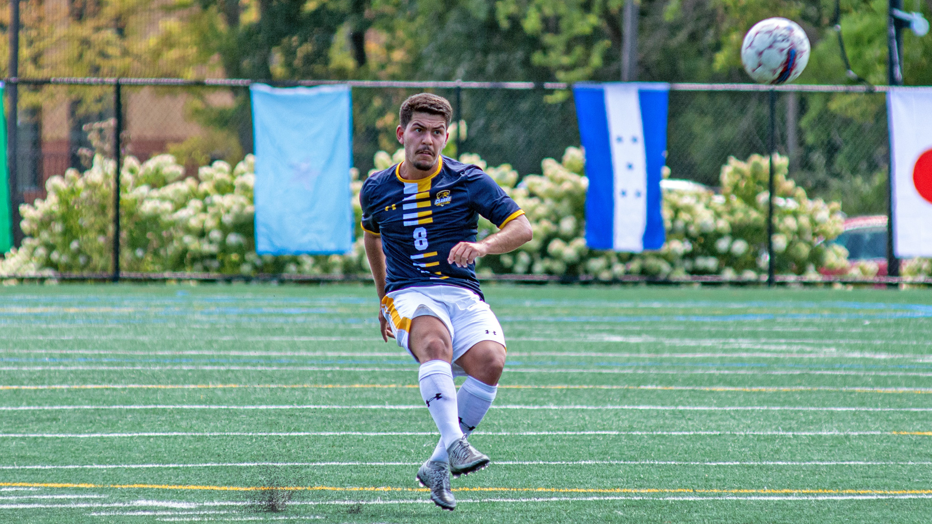 Mauricio Dos Santos sends a ball forward